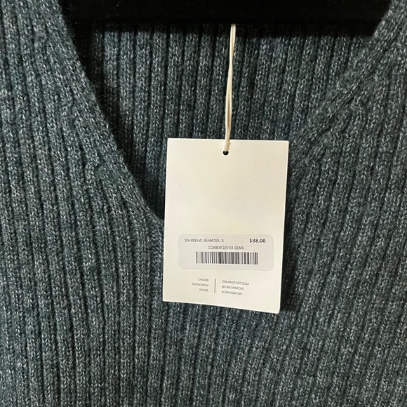 Oversized Turtleneck Sweater with Cut Out - Picture 4 of 6